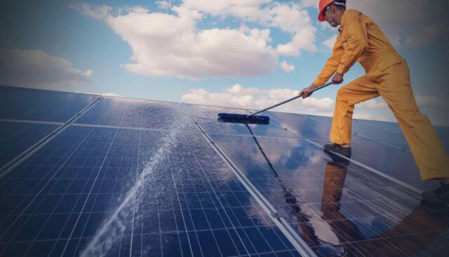 Почему важна профессиональная чистка солнечных панелей